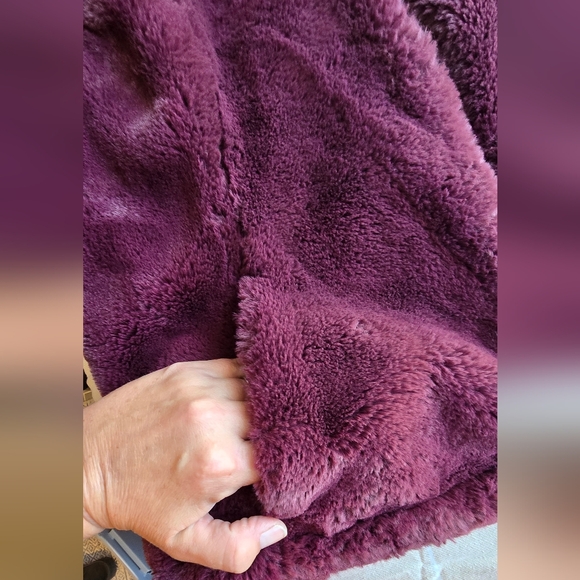 Reversible Nicole Miller Faux Fur Vest - Picture 2 of 5